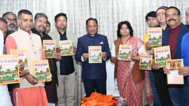 मुख्यमंत्री  विष्णु देव साय ने ‘गाय धर्म एवं विज्ञान’ ग्रंथ का किया विमोचन