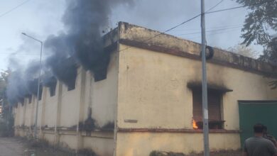 जिला अस्पताल के दवाईयां के स्टोर रूम में आग लगी      मौके पर पहुंचा दमकल और नगर पालिका का अमला  