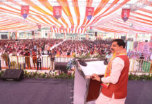 श्रीकृष्णं वंदे जगद्गुरुम् : मुख्‍यमंत्री डॉ. यादव हर बच्चे के बस्ते में हो गीता पाठ्यक्रमों में गीता के ज्ञान और श्रीकृष्ण की लीलाओं को दी गई महत्ता भगवान श्रीकृष्ण जनतंत्र और गणतंत्र के नायक मनुष्य को धर्म के माध्यम से जीवन का मर्म समझाती है पवित्र गीता मुख्‍यमंत्री डॉ. यादव ने उज्‍जैन से अंतर्राष्ट्रीय गीता महोत्सव का शुभारंभ किया