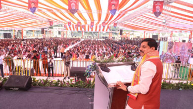 श्रीकृष्णं वंदे जगद्गुरुम् : मुख्‍यमंत्री डॉ. यादव हर बच्चे के बस्ते में हो गीता पाठ्यक्रमों में गीता के ज्ञान और श्रीकृष्ण की लीलाओं को दी गई महत्ता भगवान श्रीकृष्ण जनतंत्र और गणतंत्र के नायक मनुष्य को धर्म के माध्यम से जीवन का मर्म समझाती है पवित्र गीता मुख्‍यमंत्री डॉ. यादव ने उज्‍जैन से अंतर्राष्ट्रीय गीता महोत्सव का शुभारंभ किया