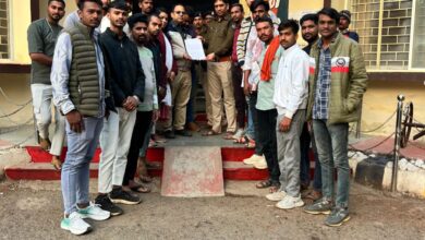 विश्व हिंदू परिषद बजरंग दल के कार्यकर्ताओं ने राजगढ़ थाने पहुंचकर मौलाना मोहम्मद अरशद मदनी के खिलाफ दिया ज्ञापन