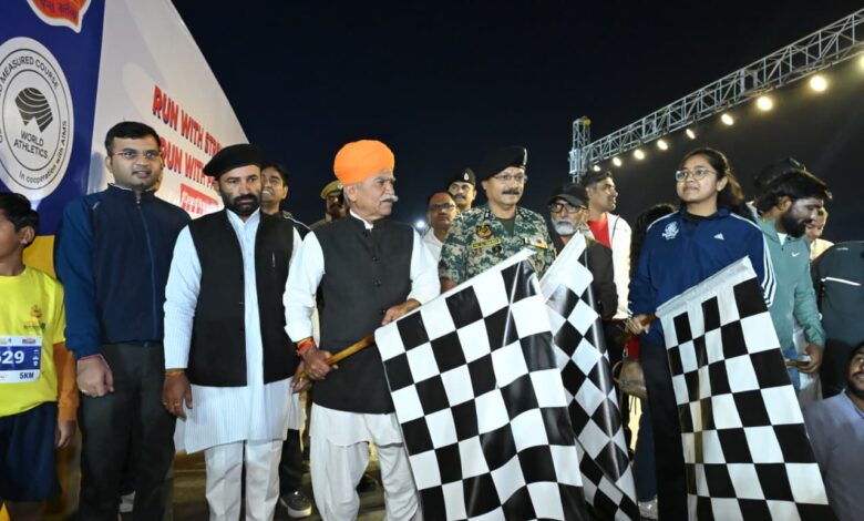 राज्य सरकार की दूसरी वर्षगांठ -2 सालः नव उत्थान- नई पहचान, बढ़ता राजस्थान- हमारा राजस्थान – ”रन फॉर विकसित राजस्थान”— जैसलमेर में उमड़ा जनसैलाब, विकास के संकल्प के साथ दौड़े नागरिक