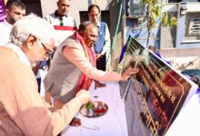 मुख्यमंत्री धामी ने एंजेल चकमा के पिता से की फोन पर वार्ता