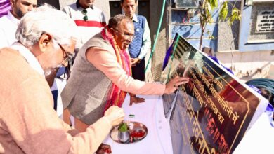 मुख्यमंत्री धामी ने एंजेल चकमा के पिता से की फोन पर वार्ता मुख्यमंत्री धामी ने एंजेल चकमा के पिता से की फोन पर वार्ता