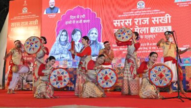 वीकेंड के बाद भी सरस राजसखी राष्ट्रीय मेला–2025 में बरकरार रही रौनक— मेला स्कूली बच्चों के लिए स्वदेशी और महिला उद्यमिता से जुड़ने का बन रहा सशक्त मंच