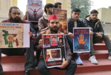 लखनऊ में बांग्लादेश में हिंदू अल्पसंख्यकों पर अत्याचार के खिलाफ शांतिपूर्ण प्रदर्शन