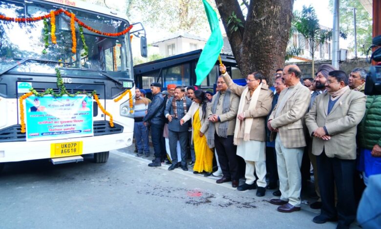 उत्तराखंड परिवहन निगम के बेड़े में सौ नई बसें शामिल, मुख्यंमत्री ने किया फ्लैग ऑफ